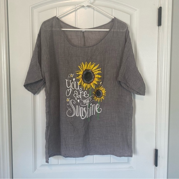 Tops - Women’s Gray Sunflower “You are My Sunshine” Short Sleeve Top Size Large